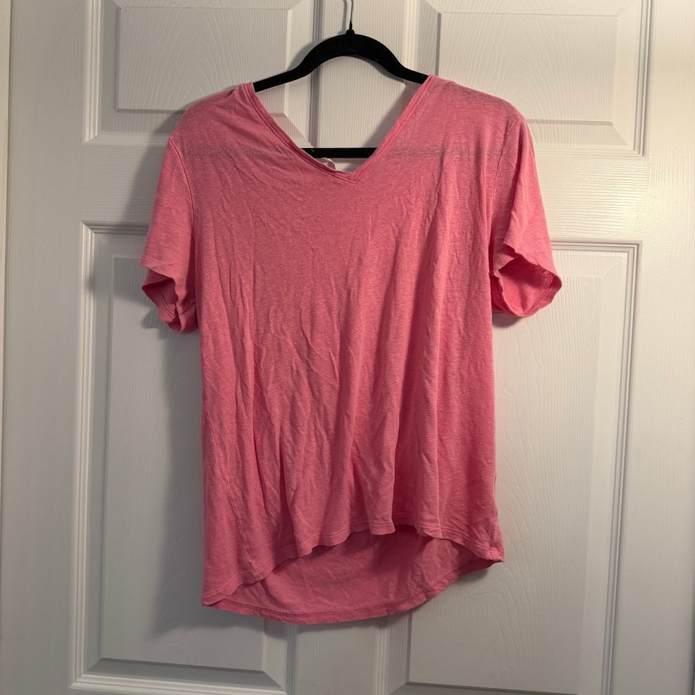 Athleta V-Neck Short Sleeve Tee Pink Large Casual Athleisure Workout Top